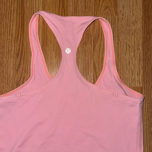 Bundle of 4 Lululemon tanks - Picture 3 of 10